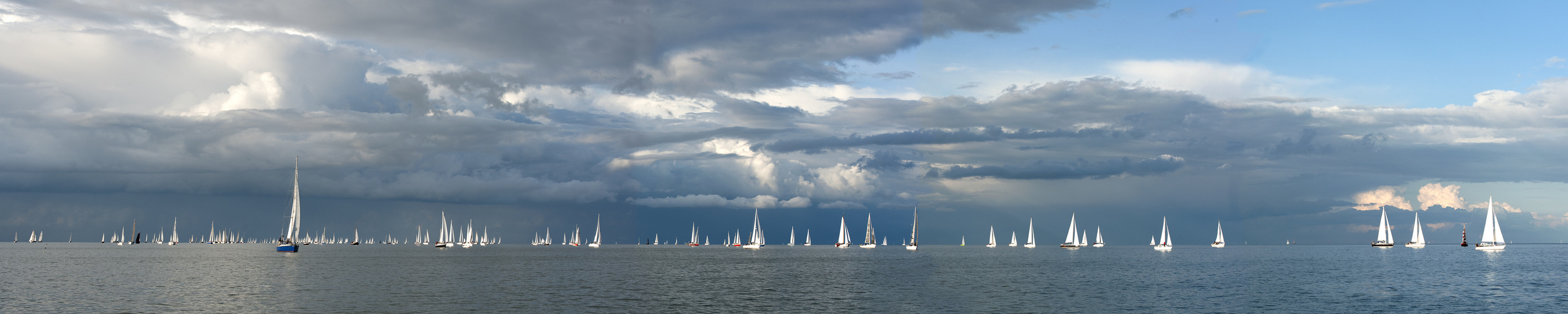 Zieleinlauf der 24 Stunden Delta Lloyd Regatta - Ijsselmeer