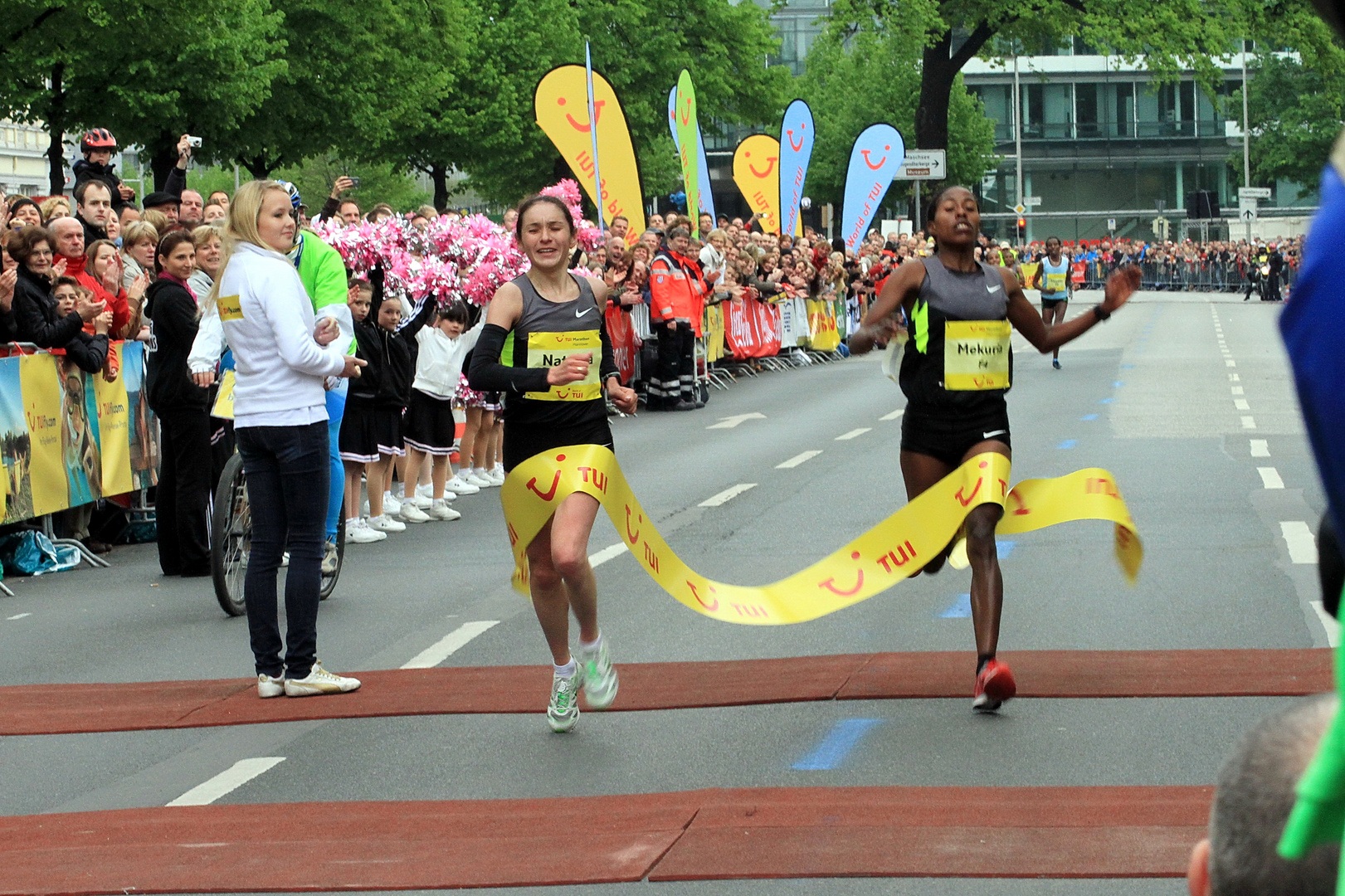 Zieleinlauf der Frauen ,Tuifly-Marathon Hannover