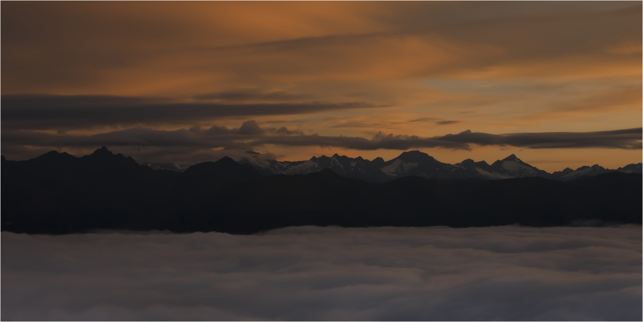 Zillertaler-Alpen im ersten Morgenlicht