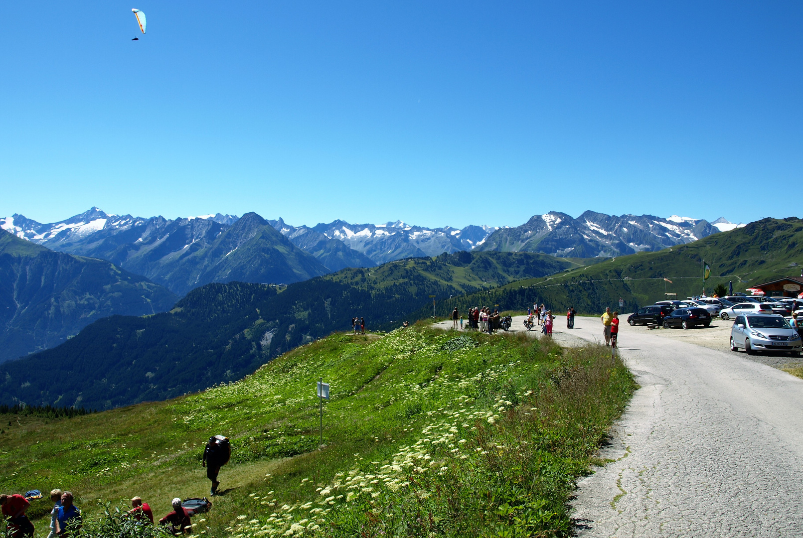 Zillertaler Höhenstrasse mit Blick auf die Tuxer Alpen Foto & Bild