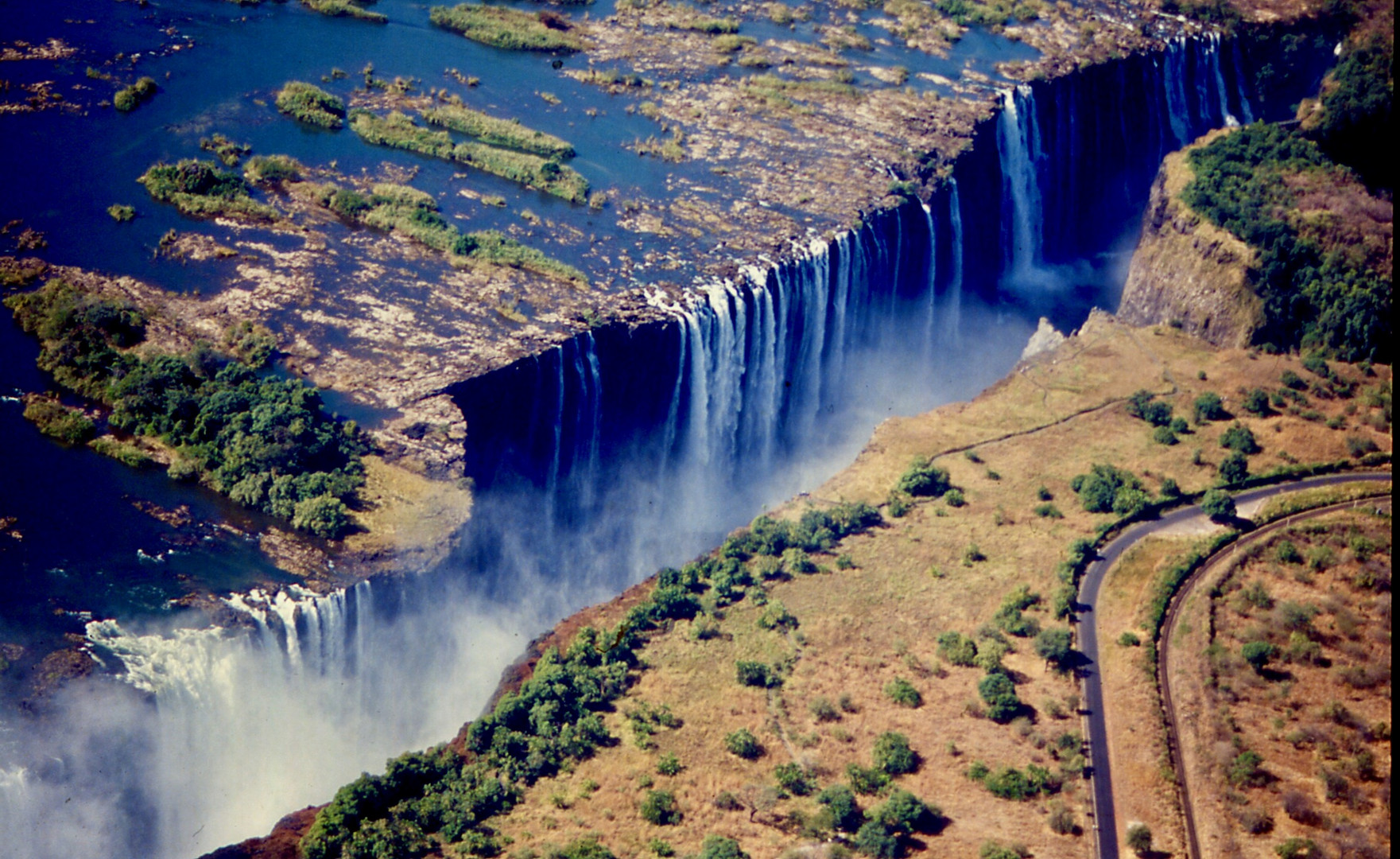 Zimbabwe & Zambia: Flug über die Victoria Falls