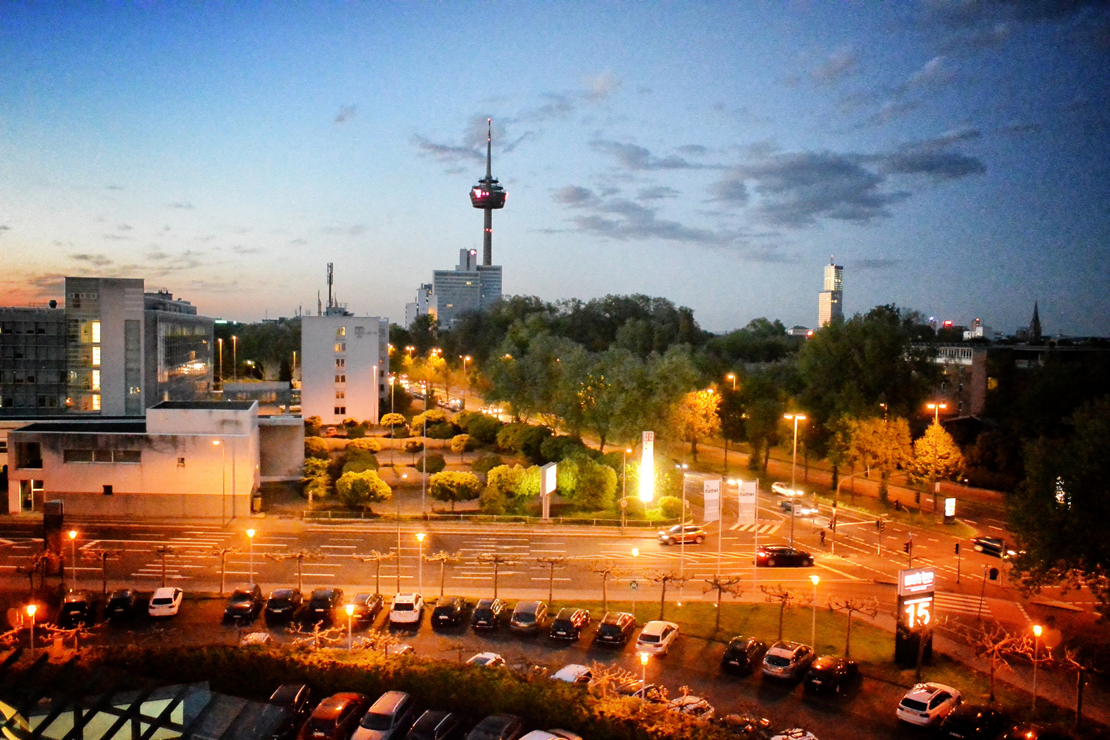 Zimmer mit Aussicht. Park Inn, Köln