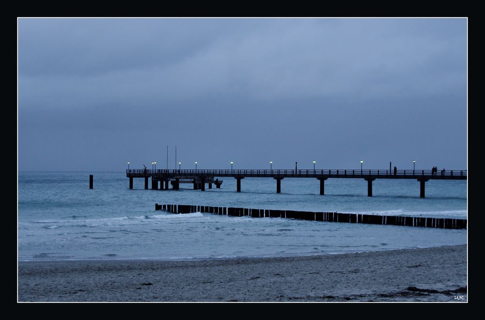 Zingster Seebrücke am frühen Abend