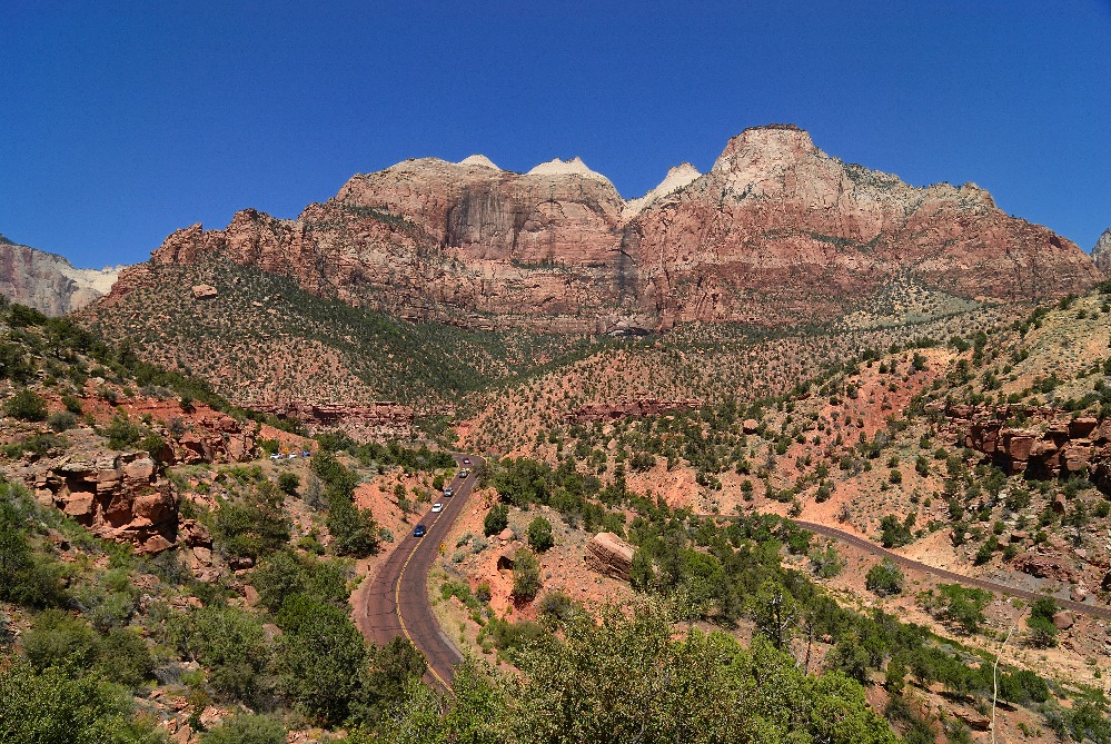 Zion - auf der Strasse Talwärts (Zion Natl. Park USA 2008)