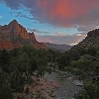 Zion Gebirgskette bei Sonnenuntergang purpur