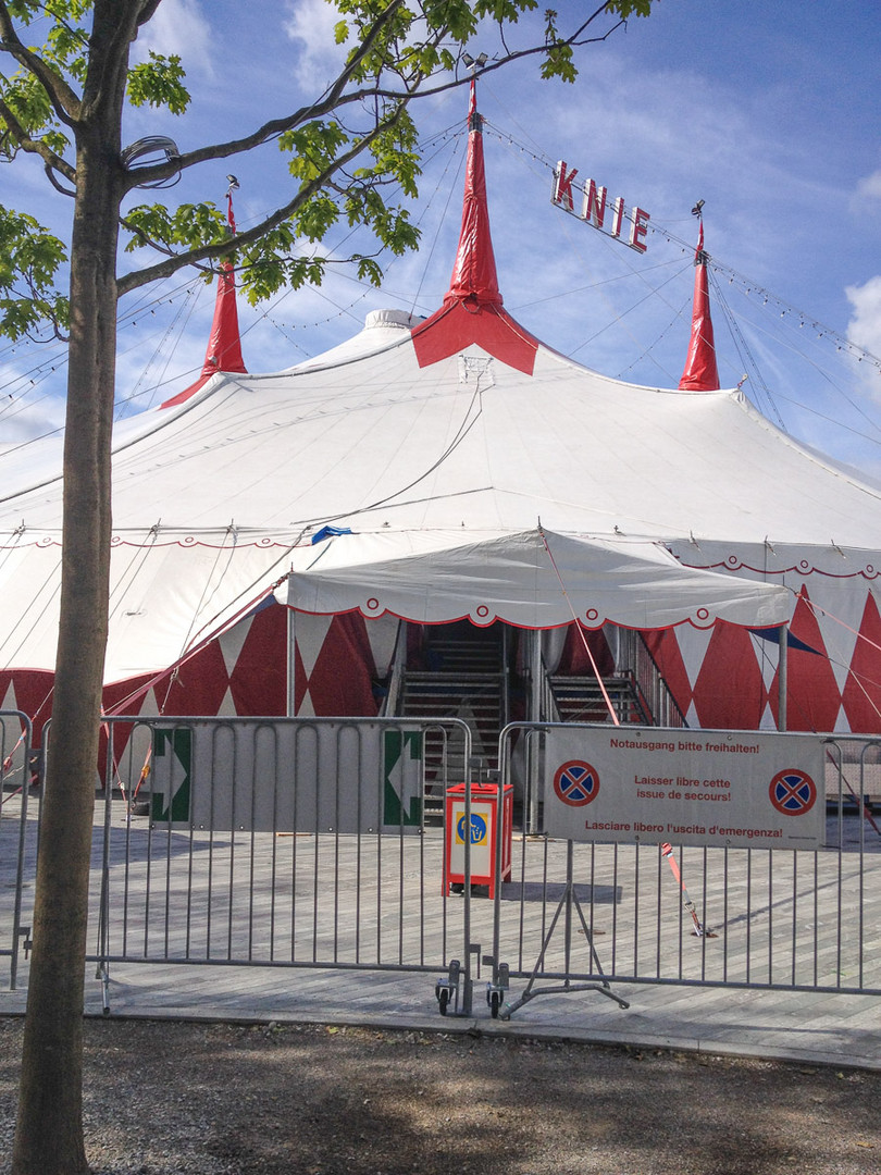 Zirkus Knie am Sechseläutenplatz in Zürich