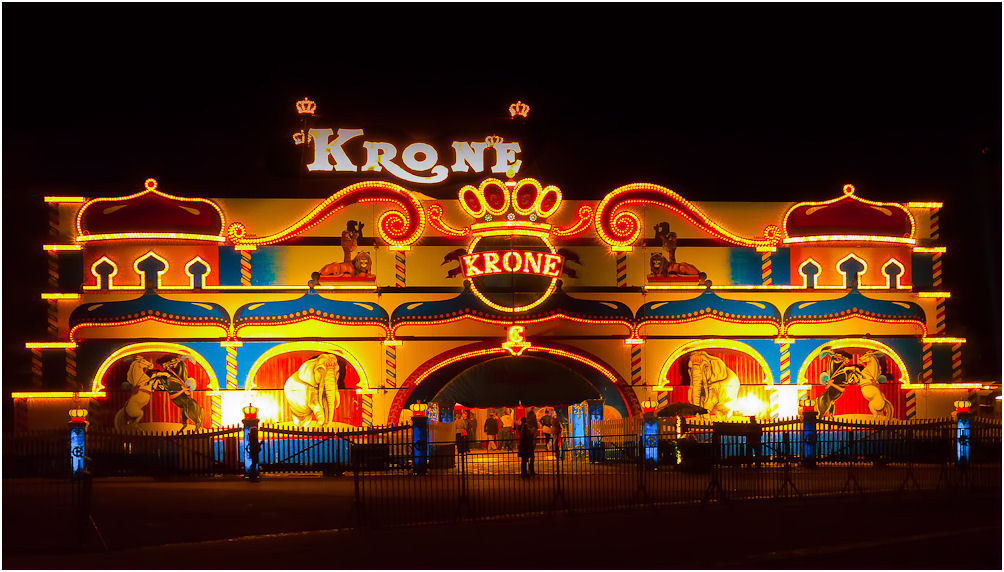 Zirkus Krone Foto Bild Architektur Architektur Bei Nacht Motive Bilder Auf Fotocommunity