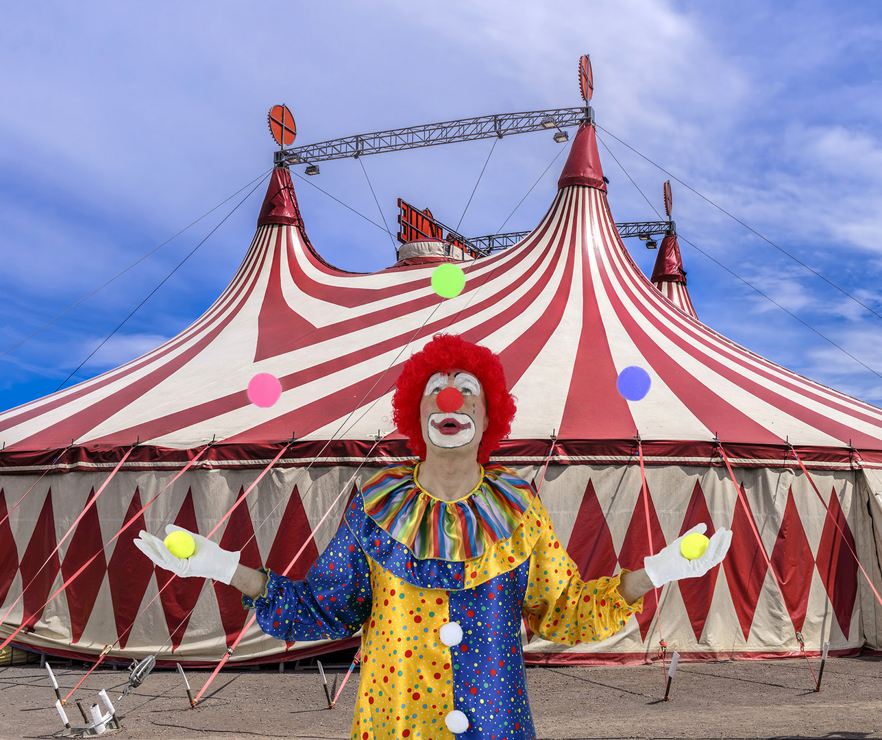  Zirkuszelt rot weiss mit Clown und Bällen