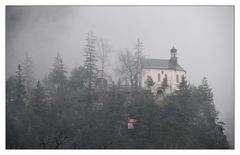 Zirl, Kapelle im Nebel