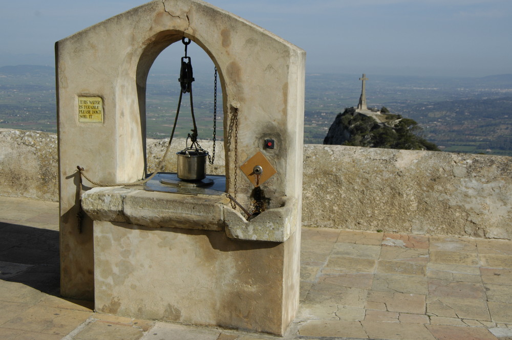 Zisterne im Santuari de Sant Salvador (Mallorca)