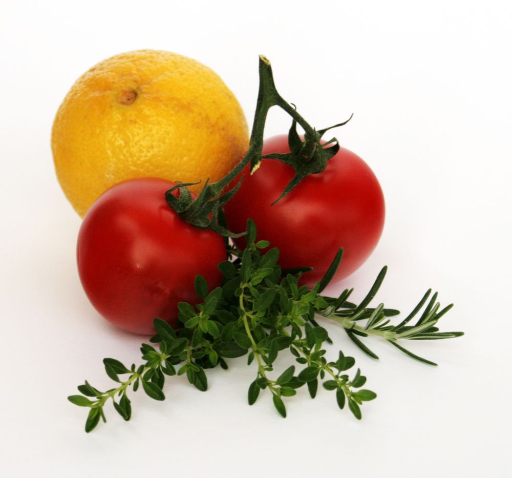 Zitrone, Tomate und Kräuter Foto &amp; Bild | stillleben, food-fotografie ...