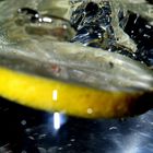 Zitrone trifft auf Wasser ( M.St.)