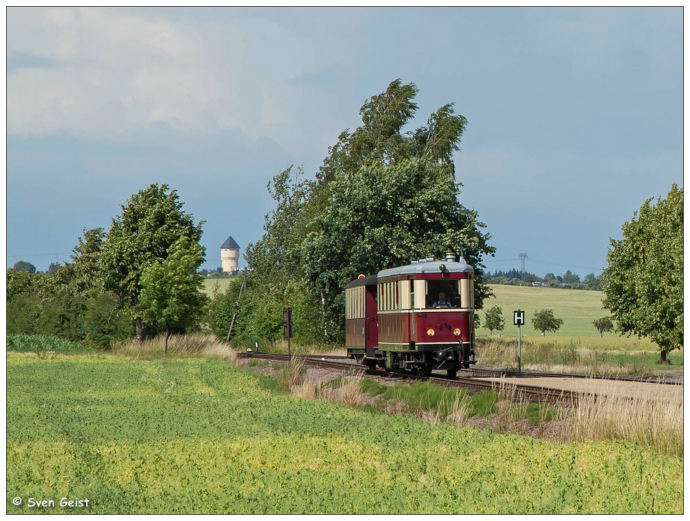 Zittauer Triebwagen mit Oschatzer Wasserturm