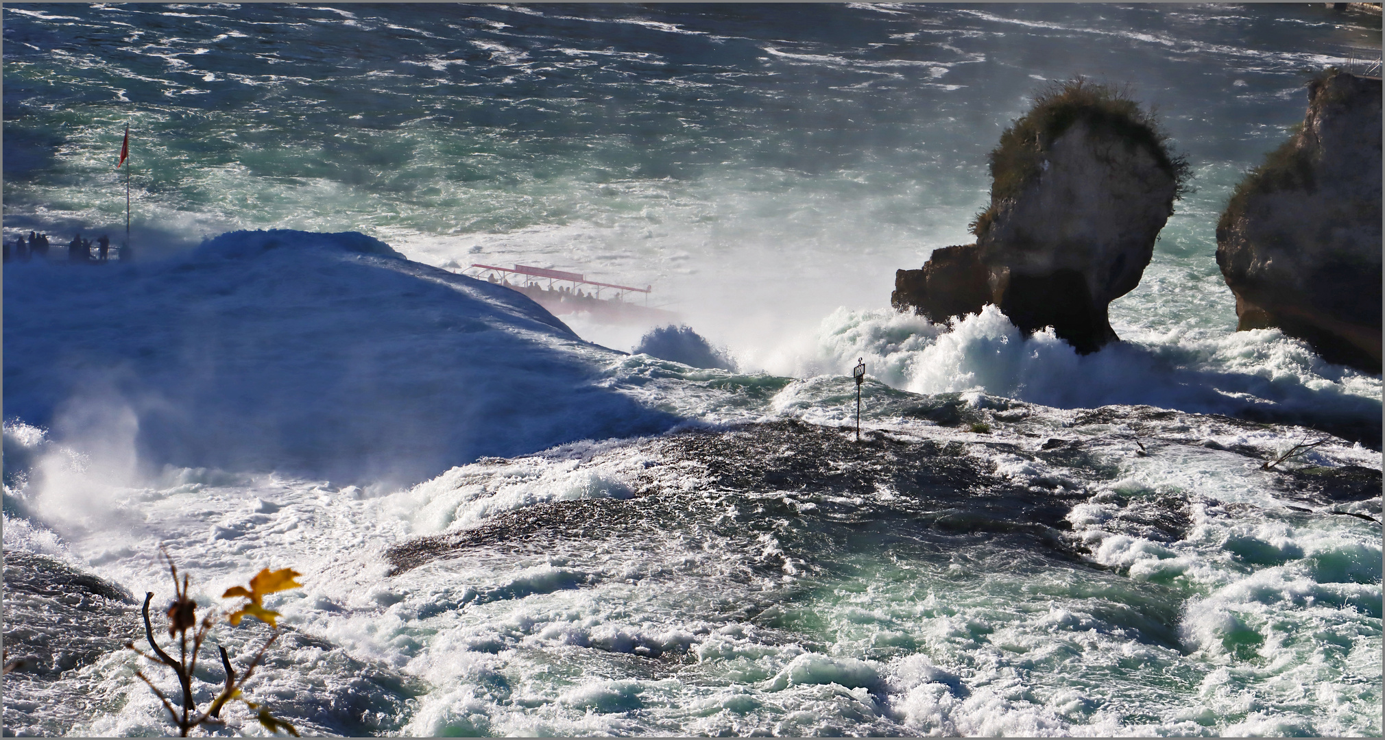 zmitzt im Rheinfall