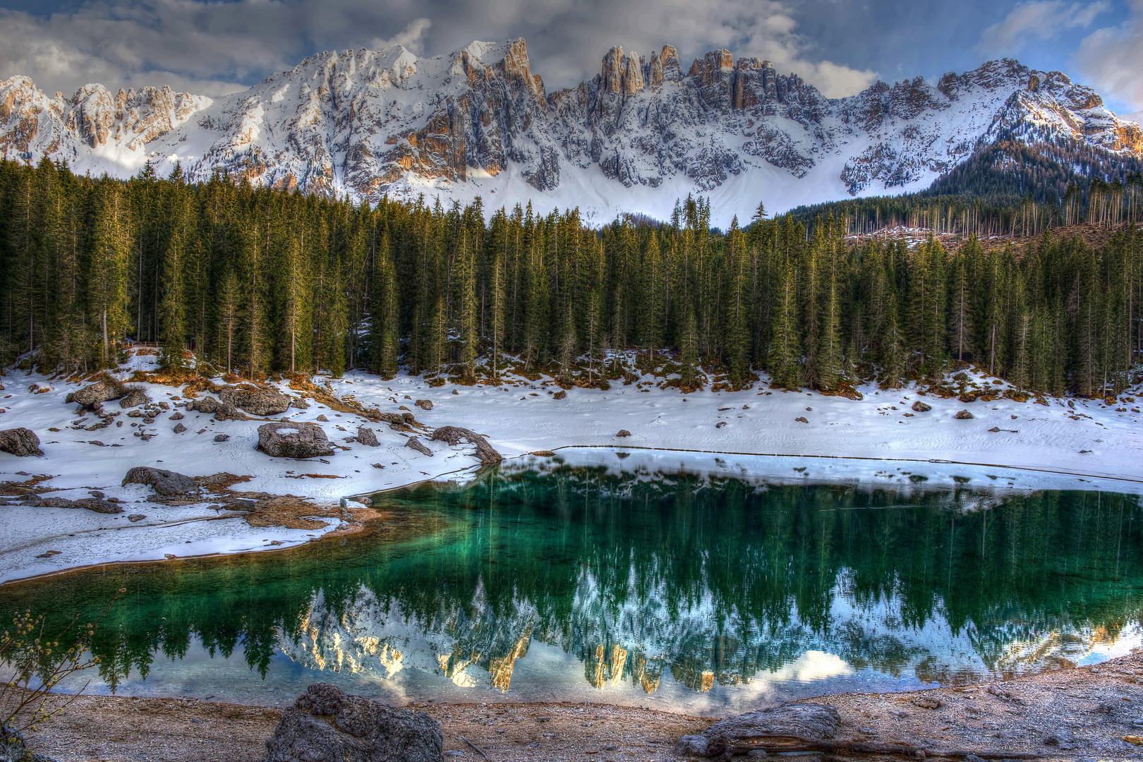 Zögerlicher Frühling am Karersee