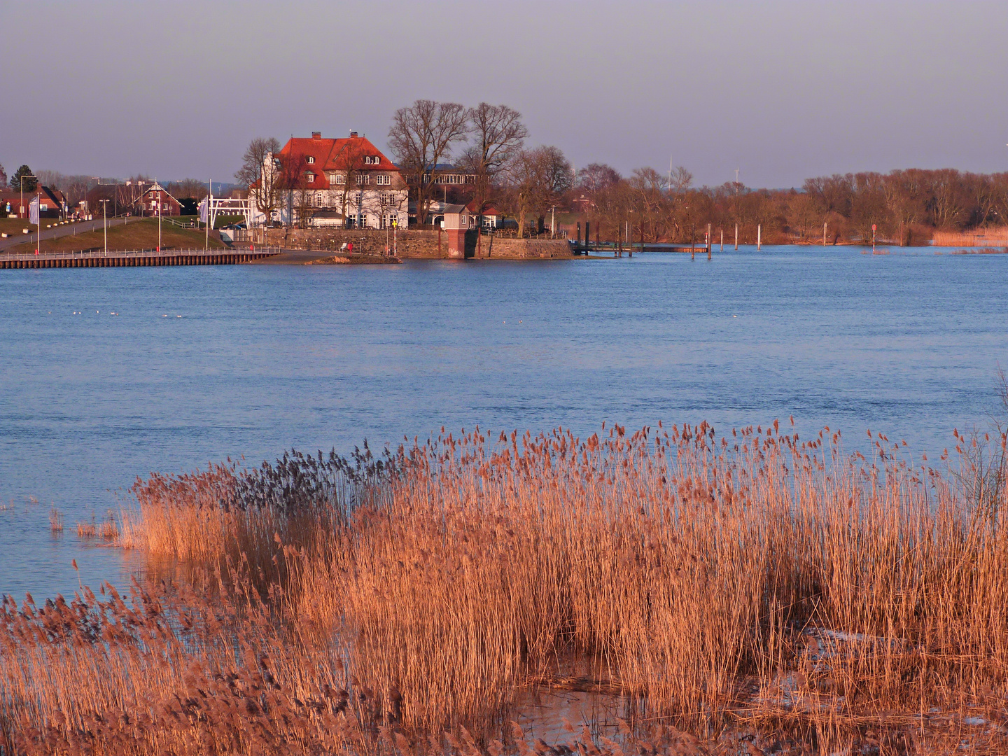 Zollenspieker Fährhaus an der Elbe