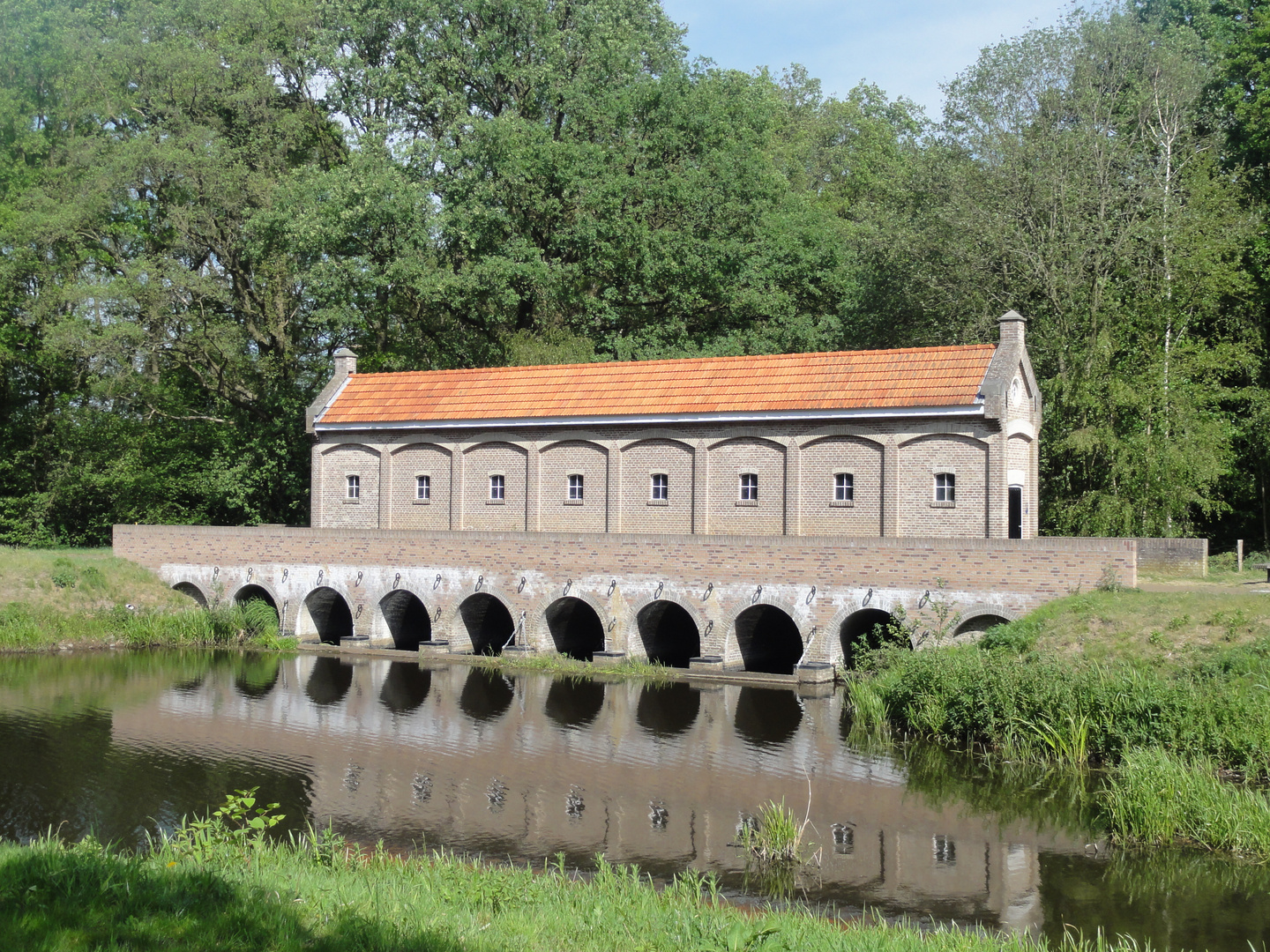 Zollhaus am Kanal in Ootmarsum in Holland.