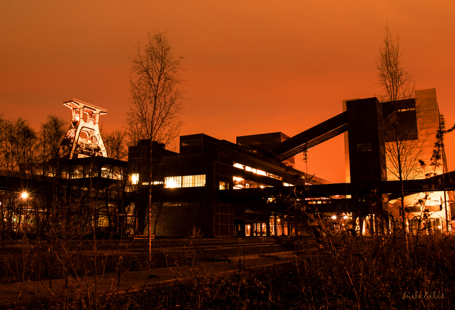 * Zollverein bei Nacht *