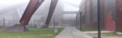 Zollverein, der Weg unterm Förderturm