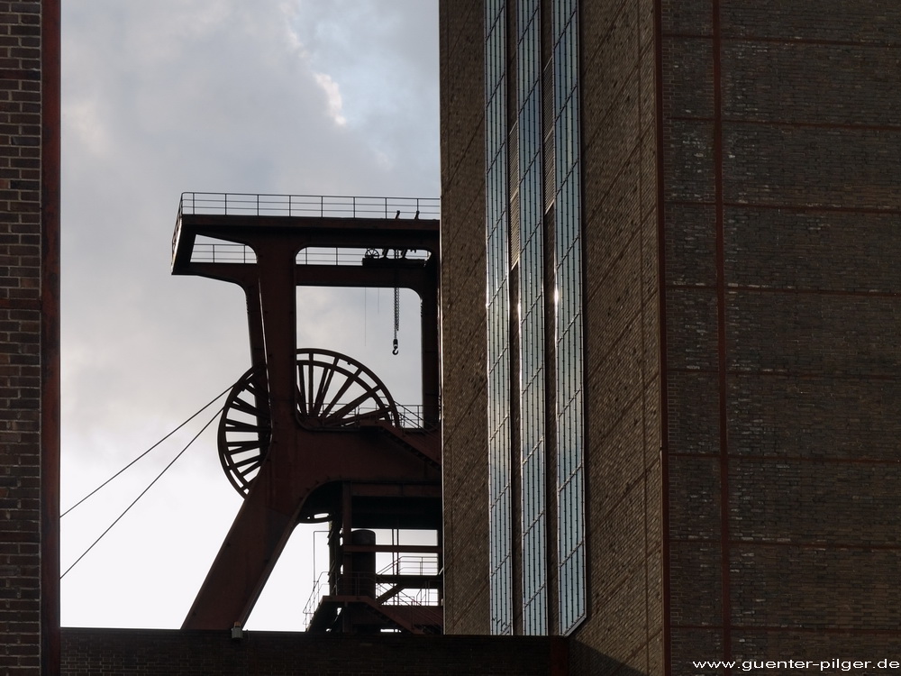 Zollverein Schacht I/II im Gegenlicht