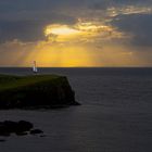 Zonnestralen aan de kust van Schotland.