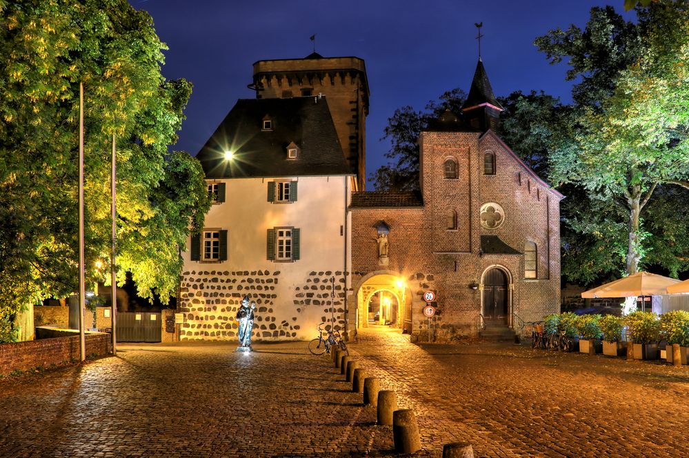 Zons Stadttor Foto & Bild nacht, stadt, architektur Bilder auf