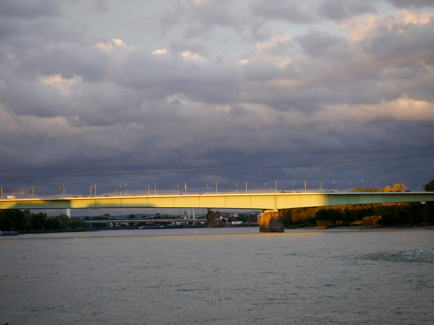 Zoobrücke in Köln im Abendlicht