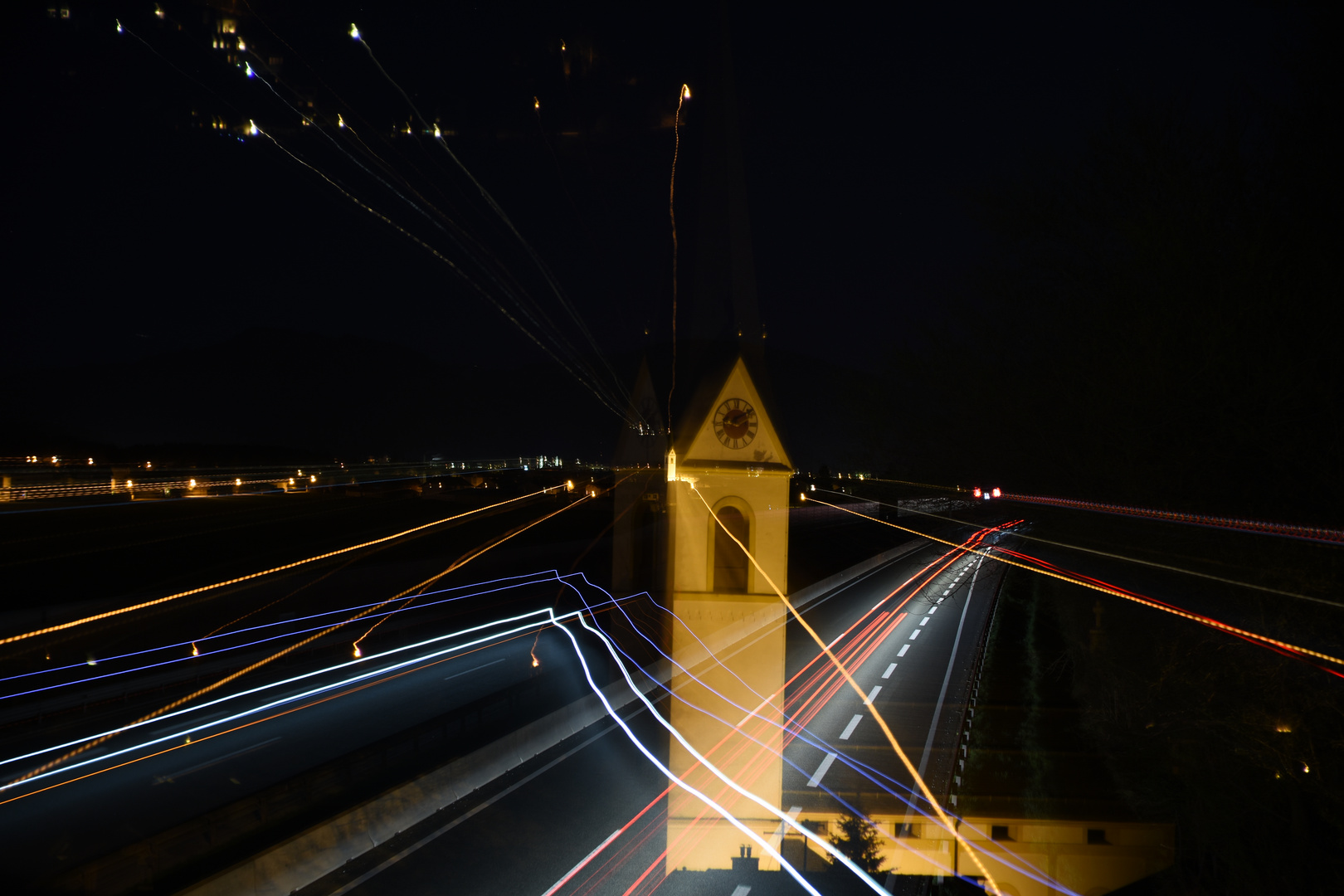 Zoomversuch Kirche und Autobahn