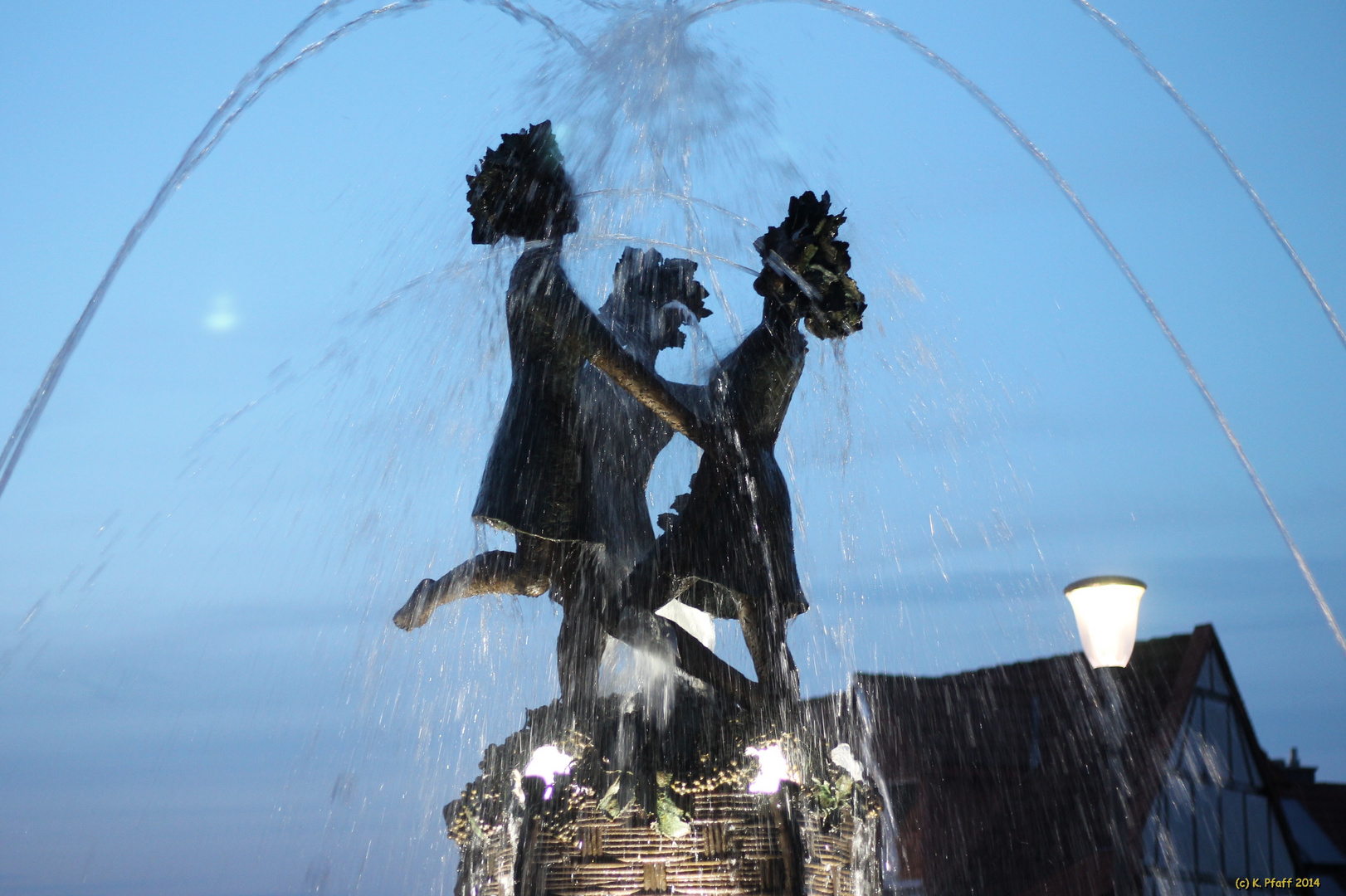 Zornheim LINDENPLATZ Drei-Grazien-Brunnen