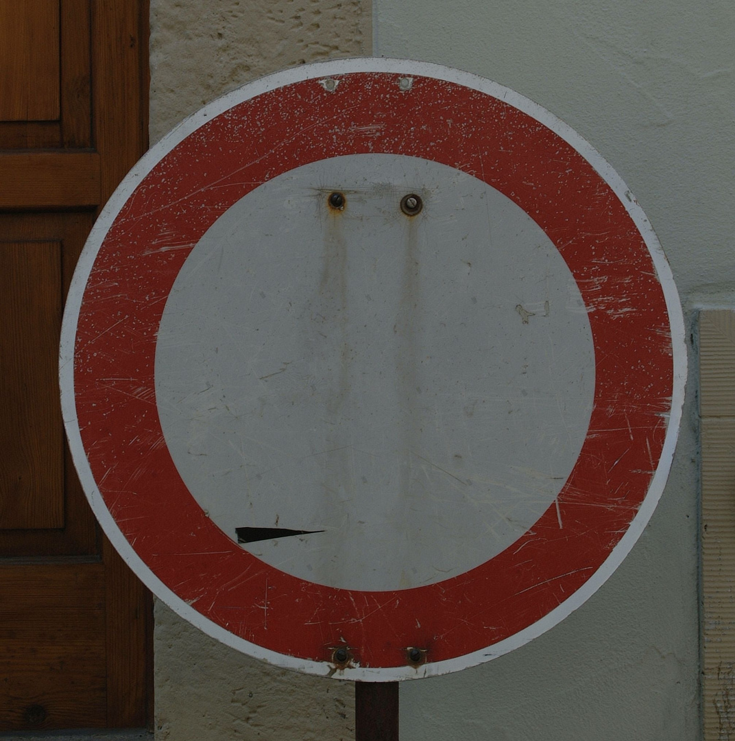 Zorniges_Schild