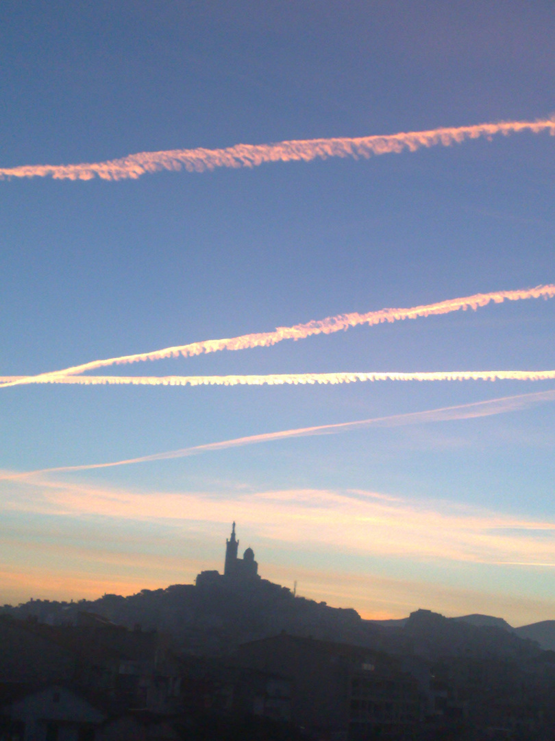 ZORRO DANS LE CIEL DE MARSEILLE