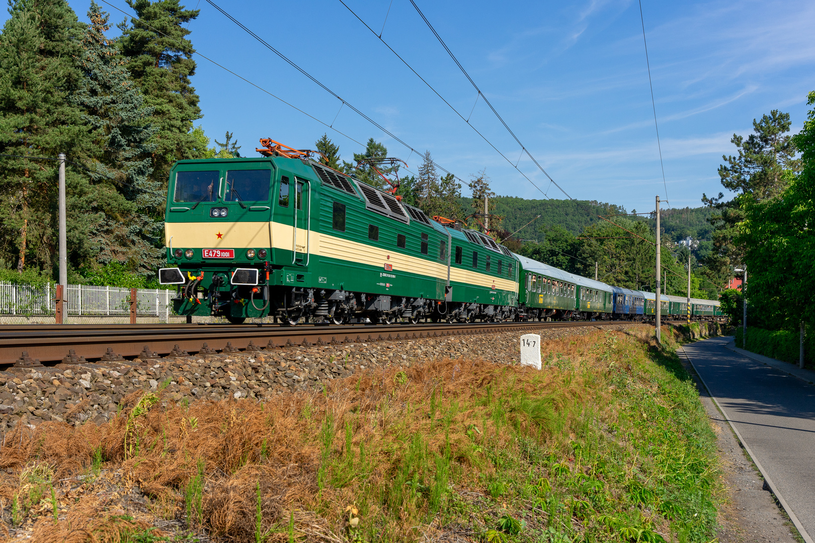  ZSSK 131 001 und 002 mit Sonderzug in Cernosice bei Prag