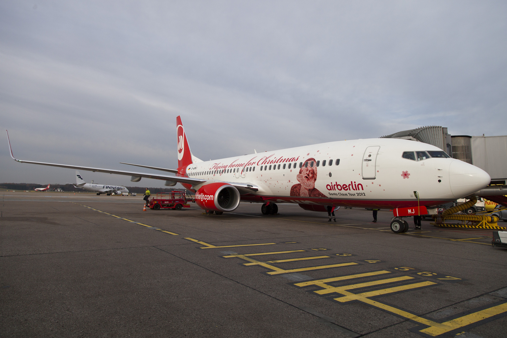 Zu den Feiertagen hier nochmal die Air Berlin Weihnachtsmaschine von 2012...