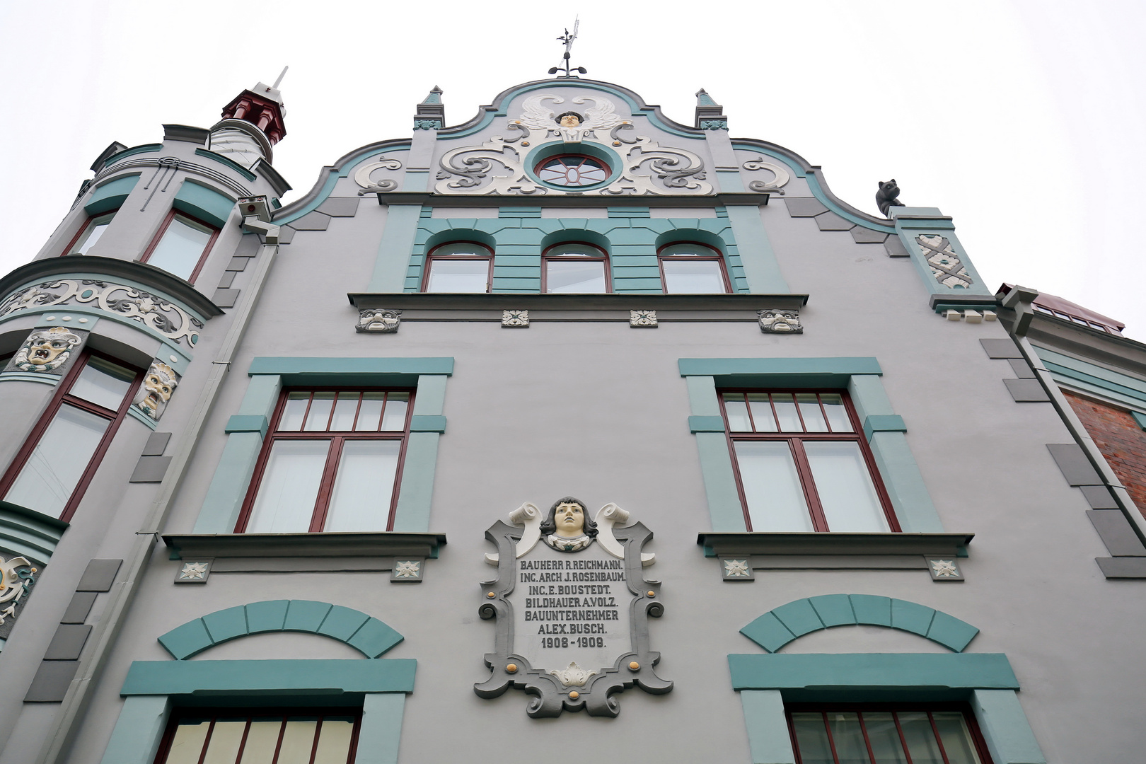 Zu diesem historischen Haus in Tallinn ...