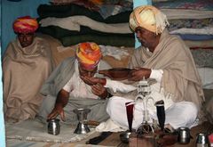 zu Gast bei einer Opiumzeremonie in der indischen Tharwüste