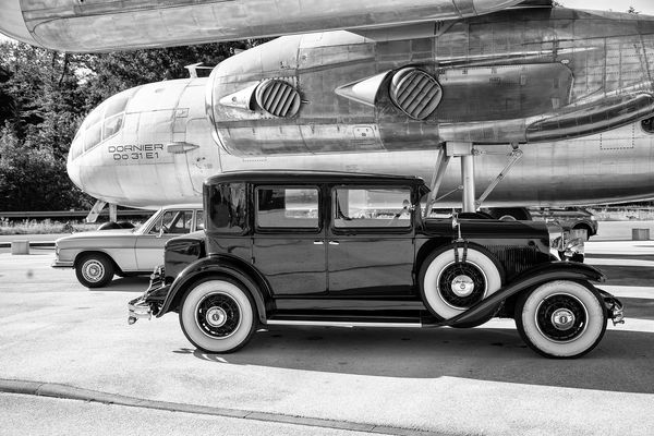 Zu Lande und in der Luft