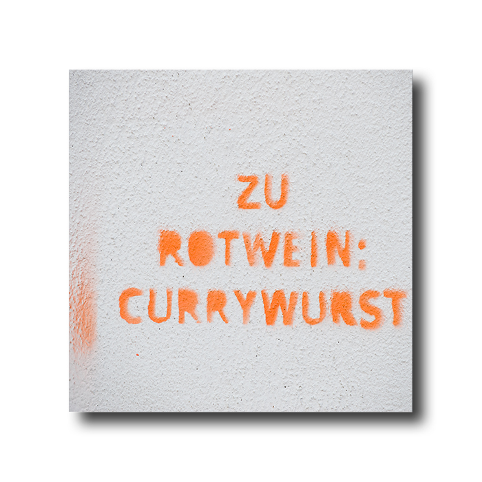 ZU ROTWEIN CURRYWURST