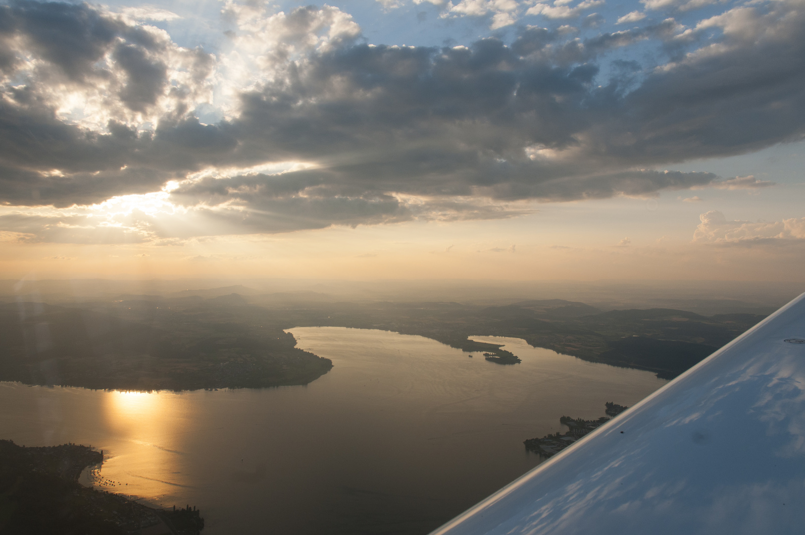 Zu später Stunde über dem Bodensee