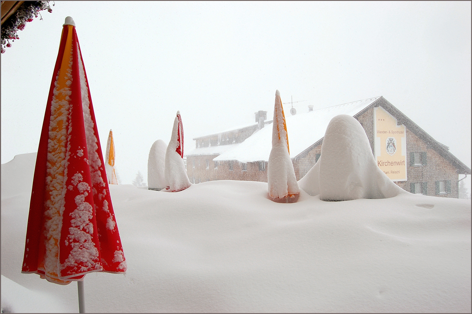 Zu viel Schnee auf der Terrasse