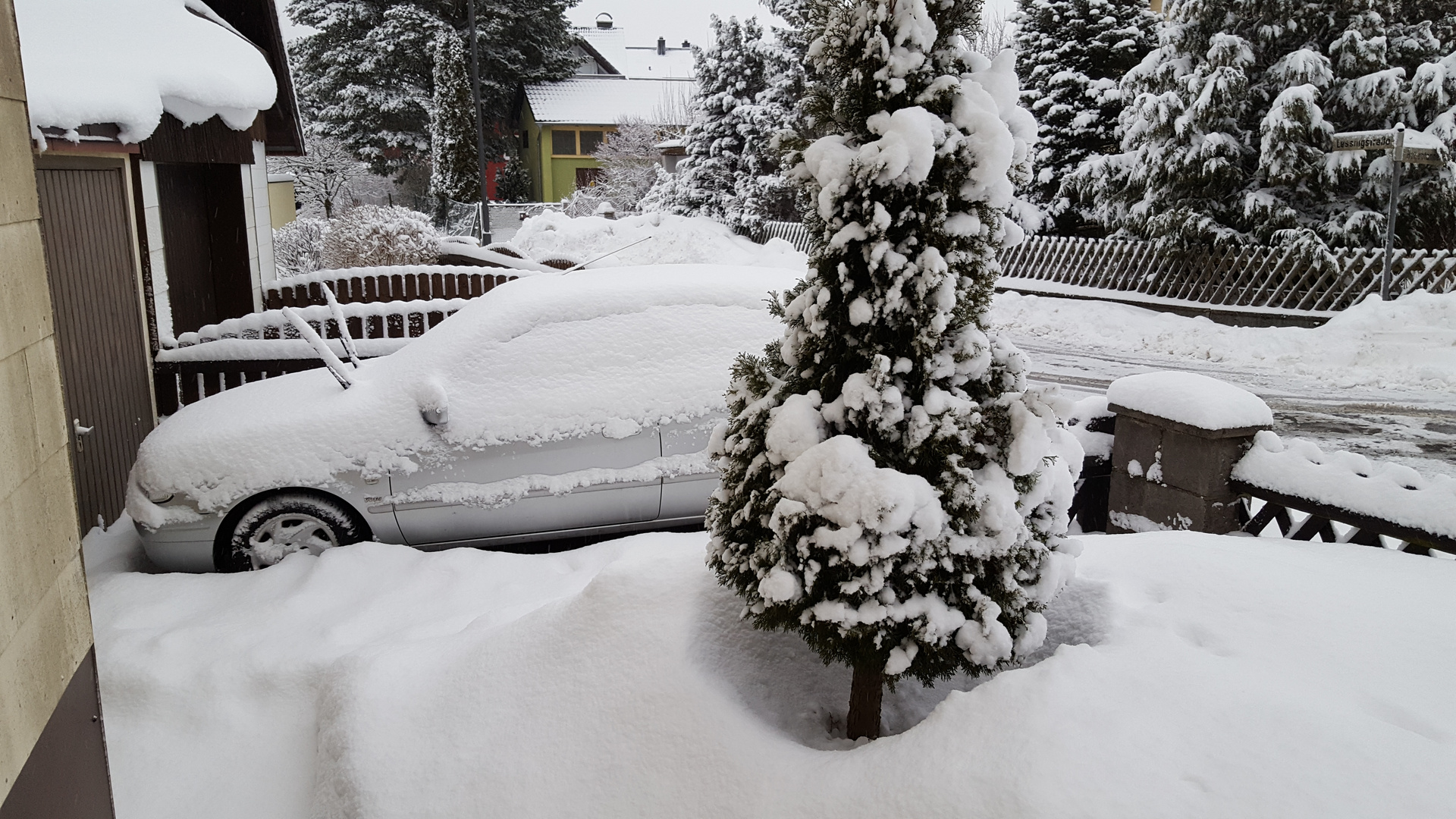 zu viel Schnee in Schwarzenbach am Wald