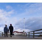 zu zweit auf der Seebrücke 