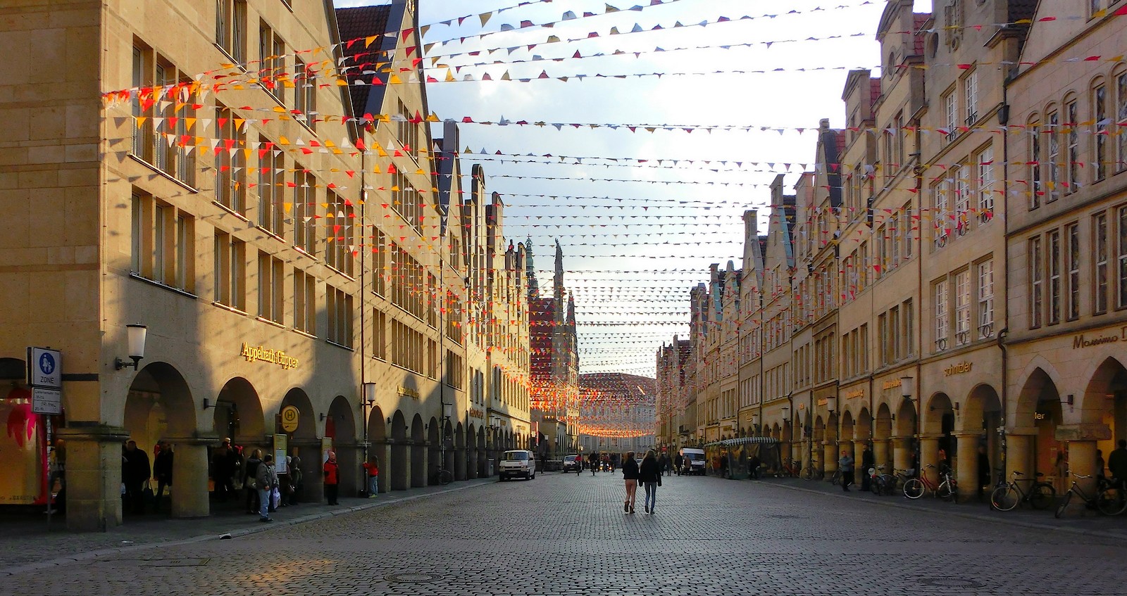 Zu zweit durch die festliche Stadt