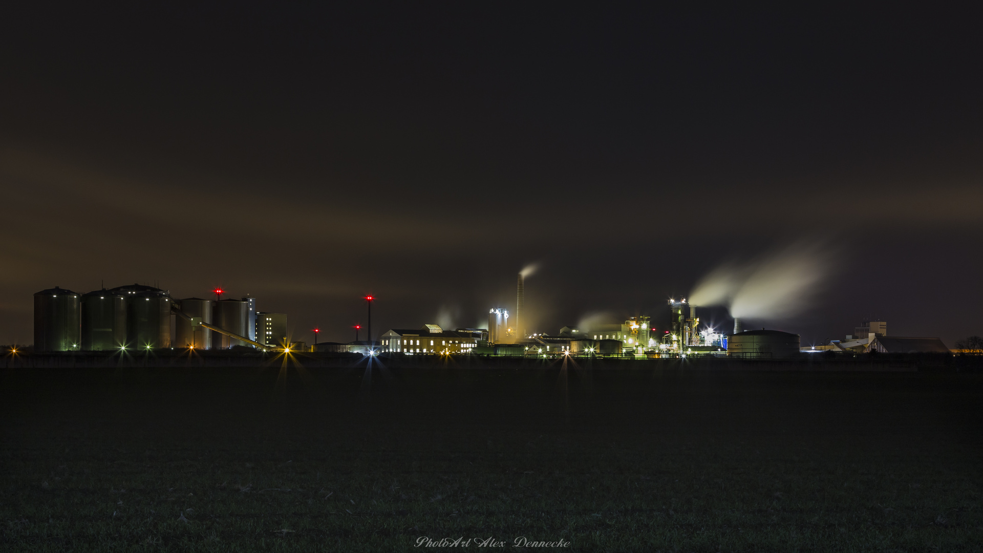 Zuckerfabrik bei Nacht