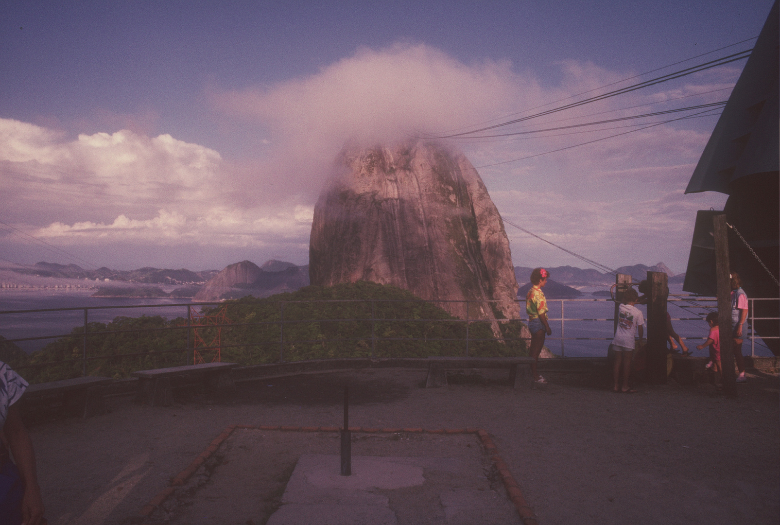 ZUCKERHUT MIT NEBELKRONE IN RIO