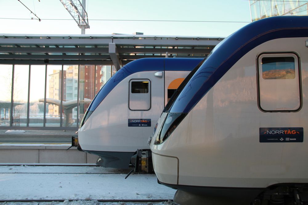 Züge der Botniabahn im Bahnhof Umeå Östra