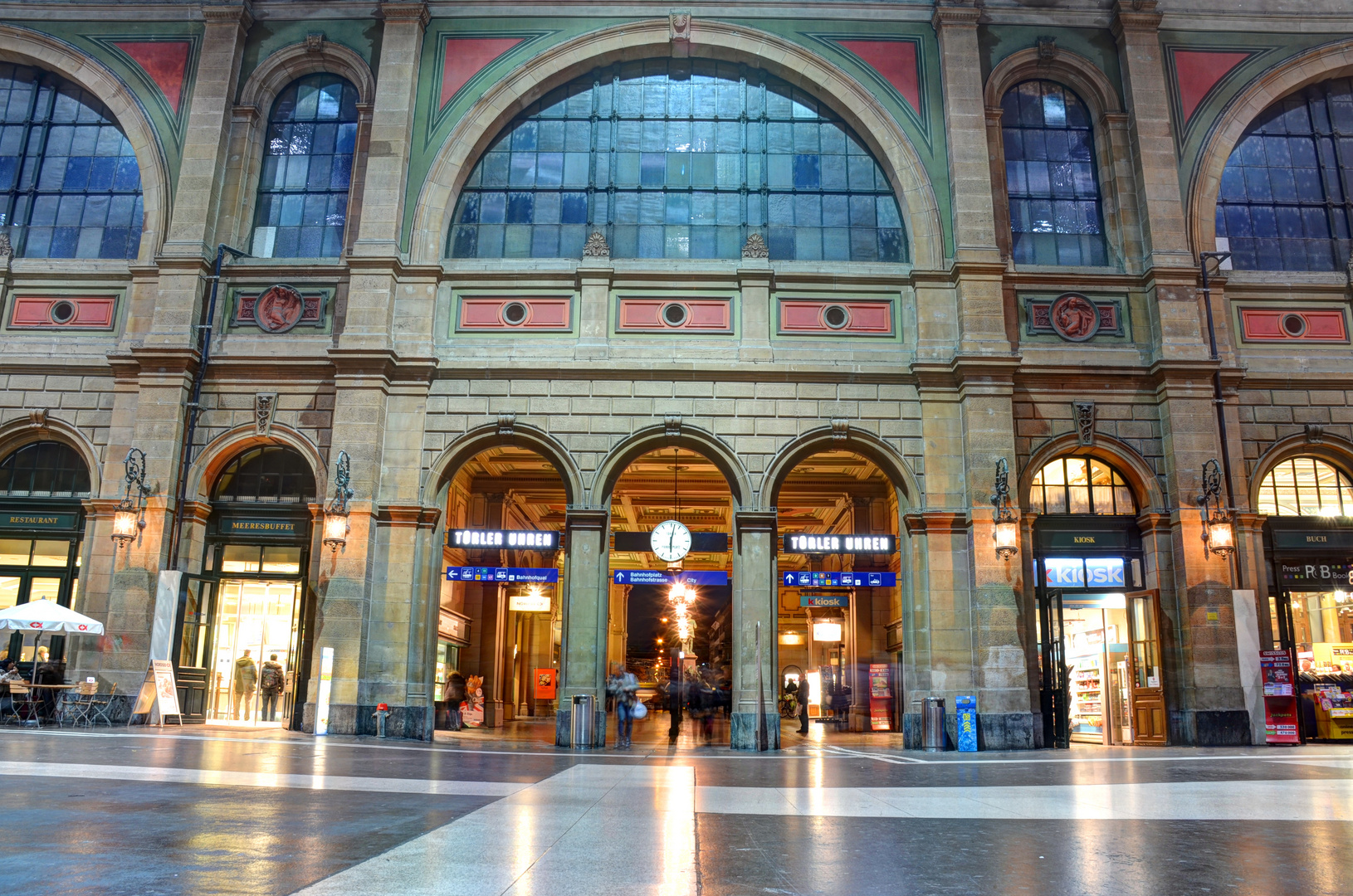 Zürcher bei Nacht Hauptbahnhof