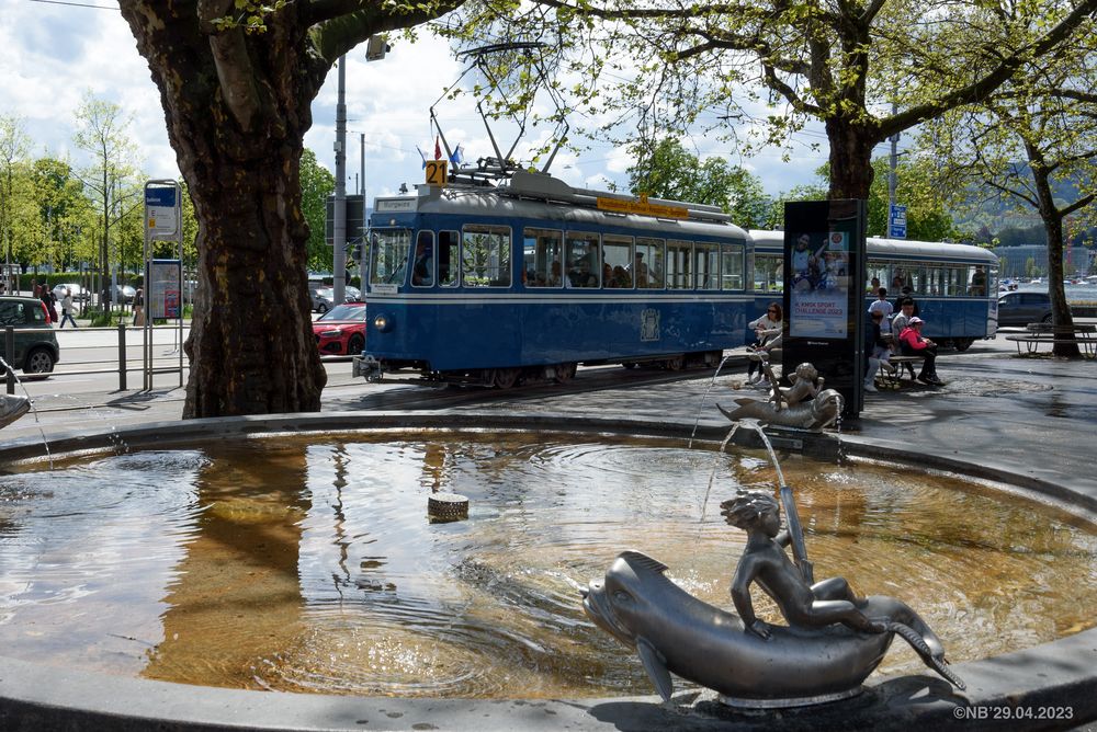 Zürcher Idylle mit Tram am Bellevueplatz