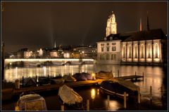 Zürich bei Nacht, mit Bootssteg