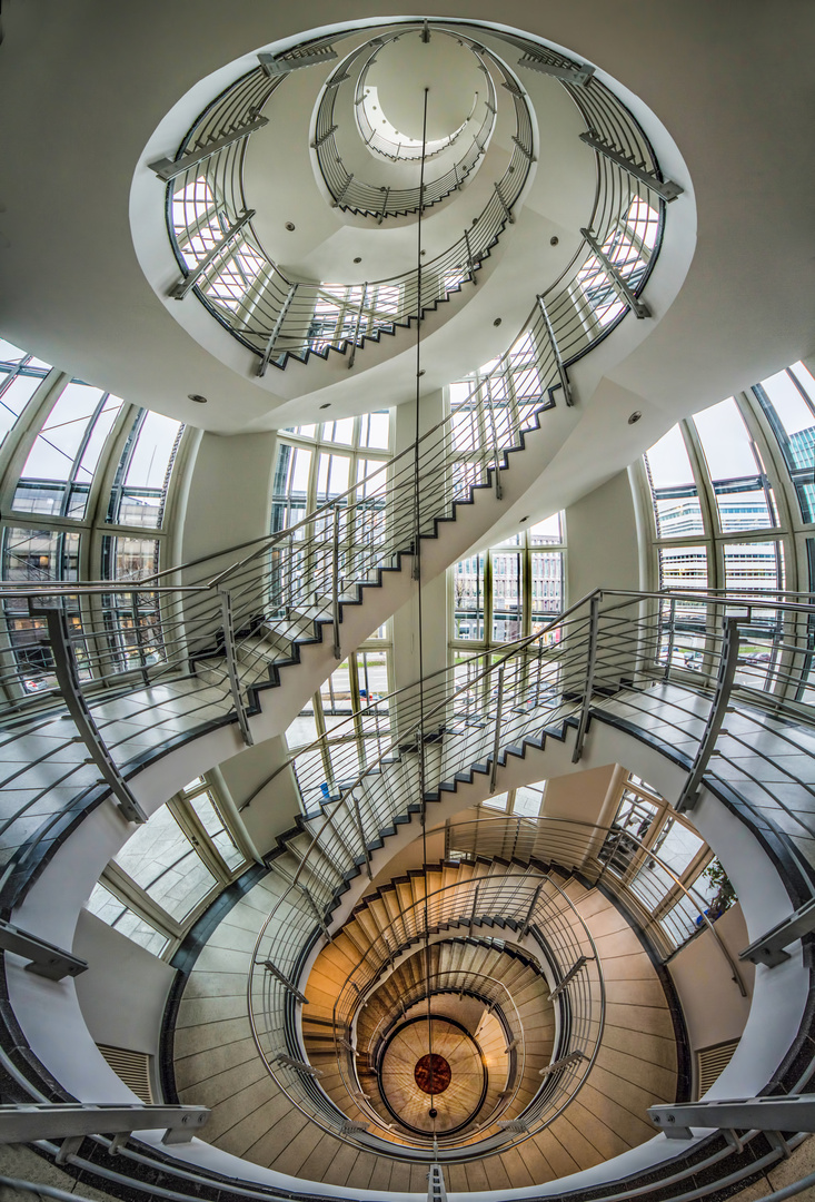 Zürich-Haus Treppen mit Focaultschem Pendel