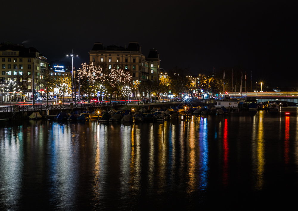 Zürich im Advent, Bellevue mit Quaibrücke